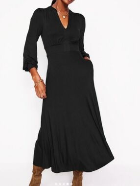 Boden Black Ivy Smocked Maxi Dress Size 6 Puff Sleeves Flowy Romantic Minimalist